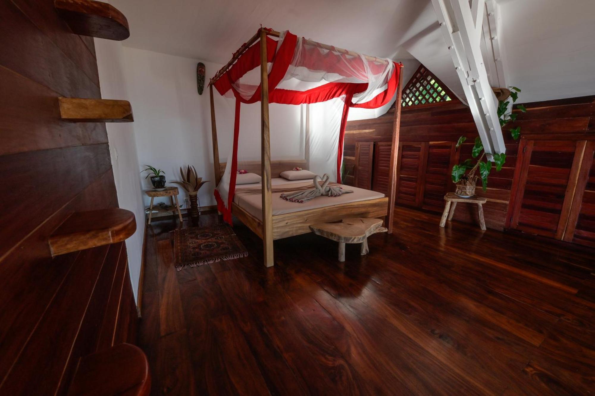 Shambala Madagascar: Beachfront Lodge And Adventures Ambolobozo Экстерьер фото