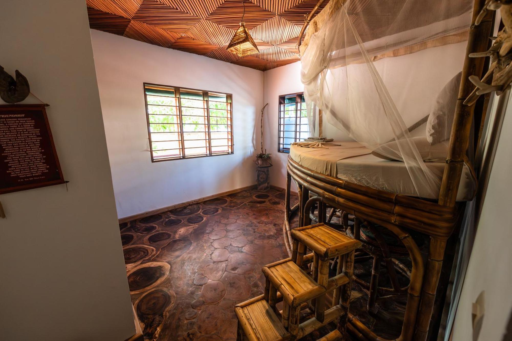Shambala Madagascar: Beachfront Lodge And Adventures Ambolobozo Экстерьер фото