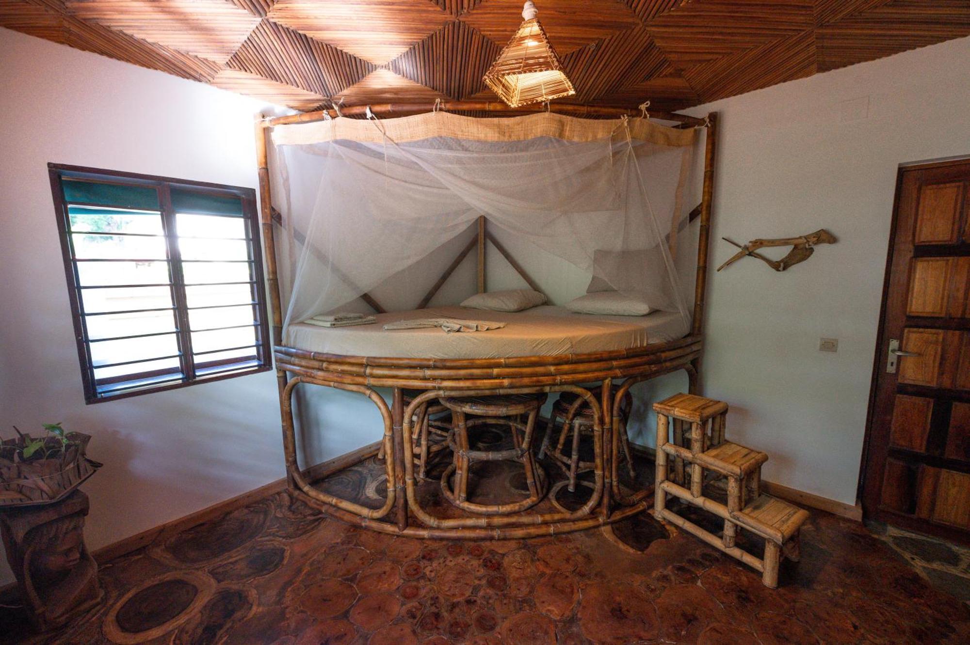 Shambala Madagascar: Beachfront Lodge And Adventures Ambolobozo Экстерьер фото
