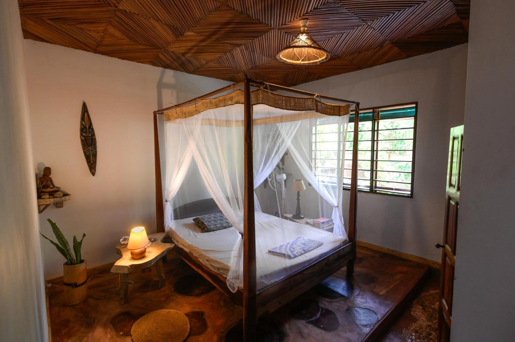 Shambala Madagascar: Beachfront Lodge And Adventures Ambolobozo Экстерьер фото